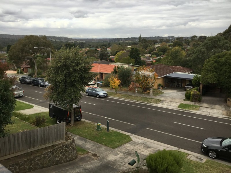 69 Chalcot Drive, Endeavour Hills VIC 3802