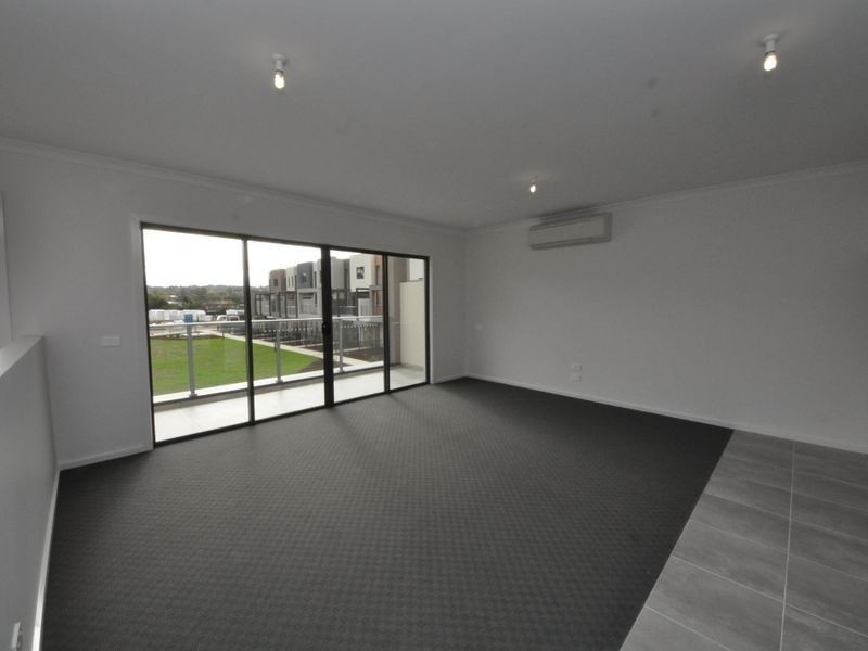 24 Lithgow Way, Mooroolbark VIC 3138