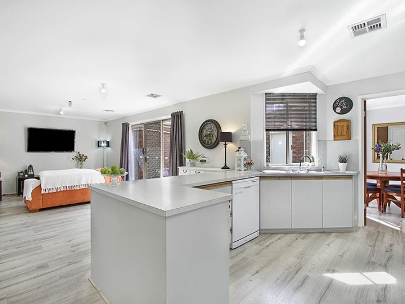 2 Rendcomb Street, Kilsyth South VIC 3137