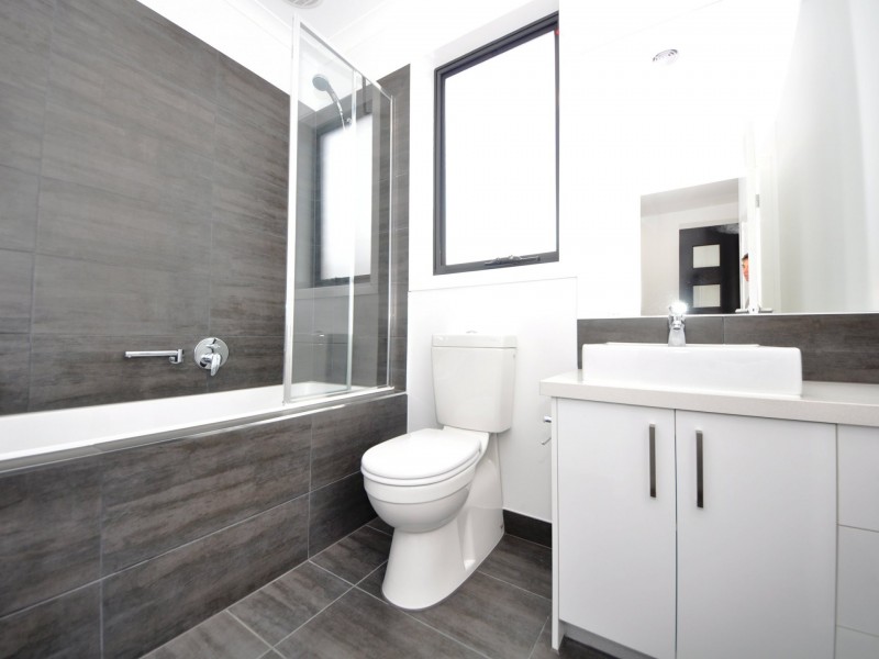 3 Steel Close  (4/5 Caroline St), Kilsyth VIC 3137