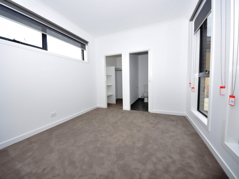 3 Steel Close  (4/5 Caroline St), Kilsyth VIC 3137