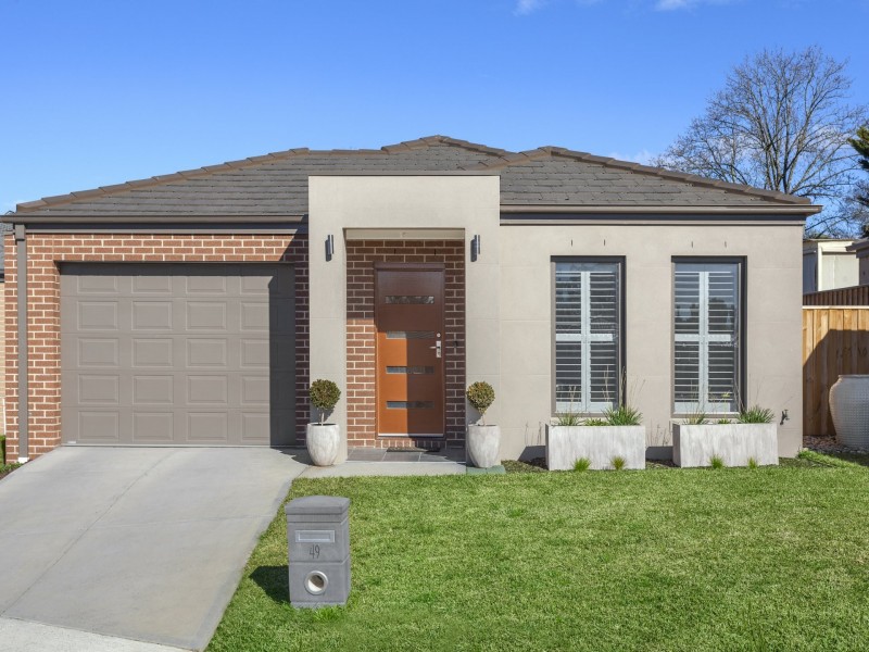 49 Tanika Circuit, Croydon VIC 3136