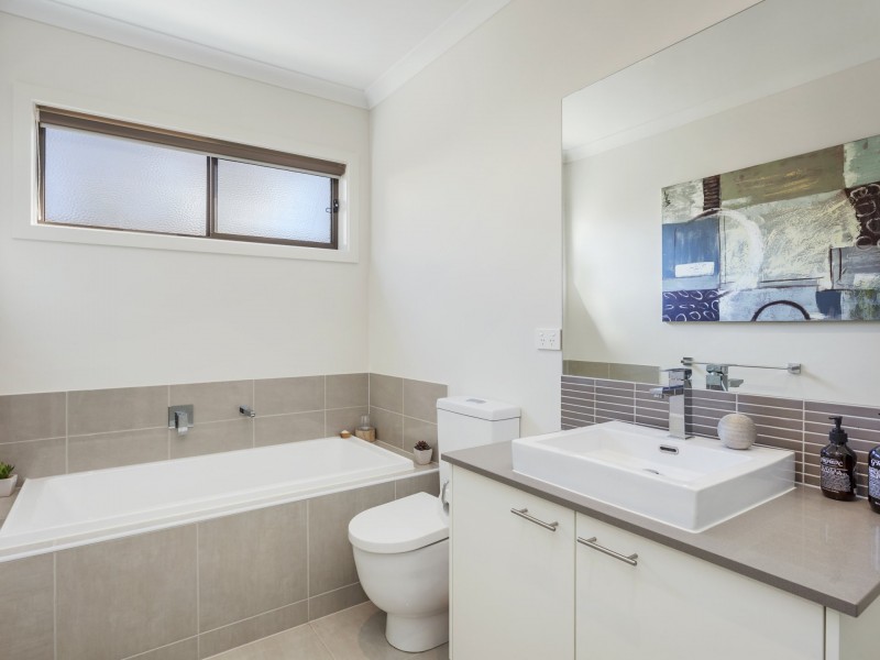 49 Tanika Circuit, Croydon VIC 3136