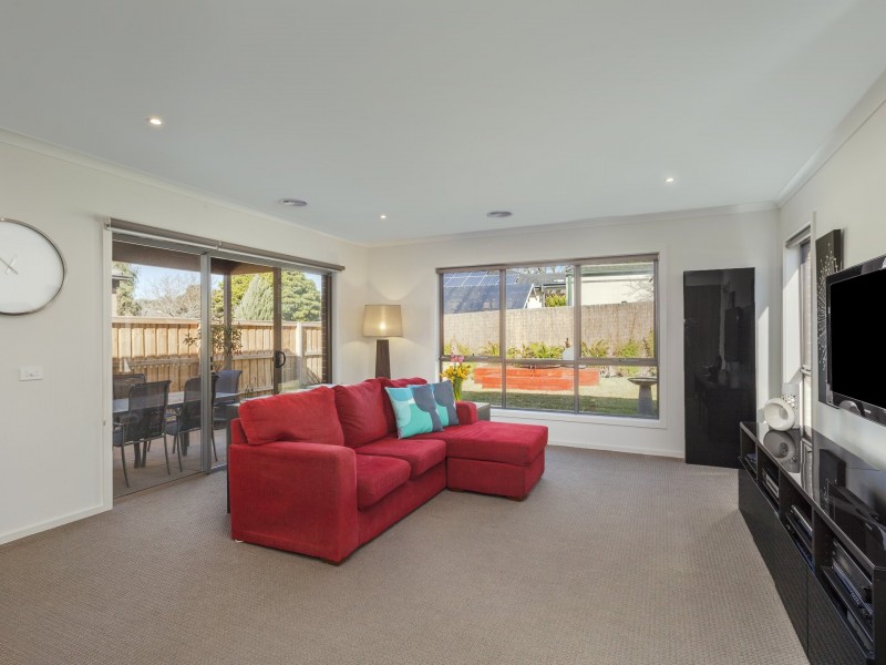 49 Tanika Circuit, Croydon VIC 3136