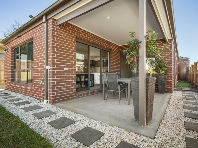 49 Tanika Circuit, Croydon VIC 3136