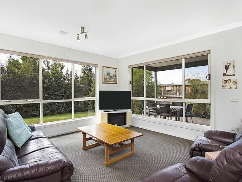 1 Tanika Circuit, Croydon VIC 3136