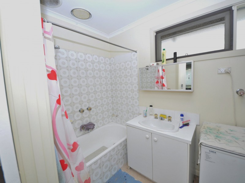 2/16-18 Landale Avenue, Croydon VIC 3136