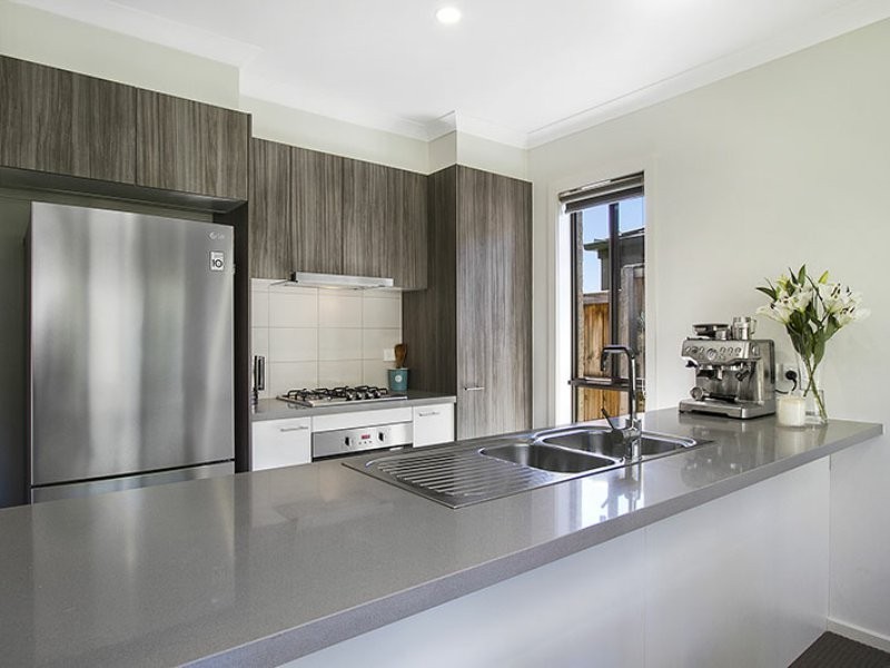 51 Tanika Circuit, Croydon VIC 3136