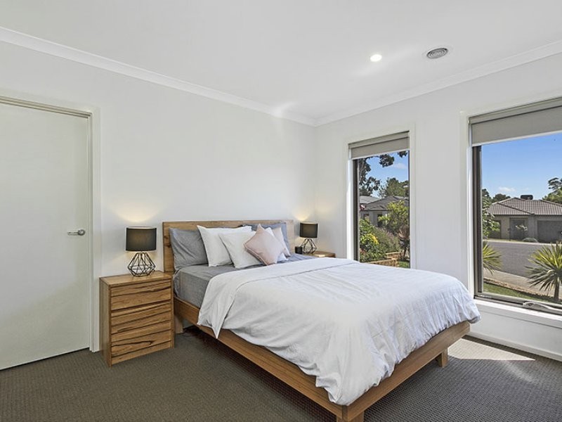 51 Tanika Circuit, Croydon VIC 3136