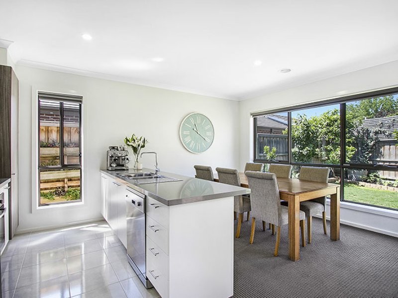 51 Tanika Circuit, Croydon VIC 3136