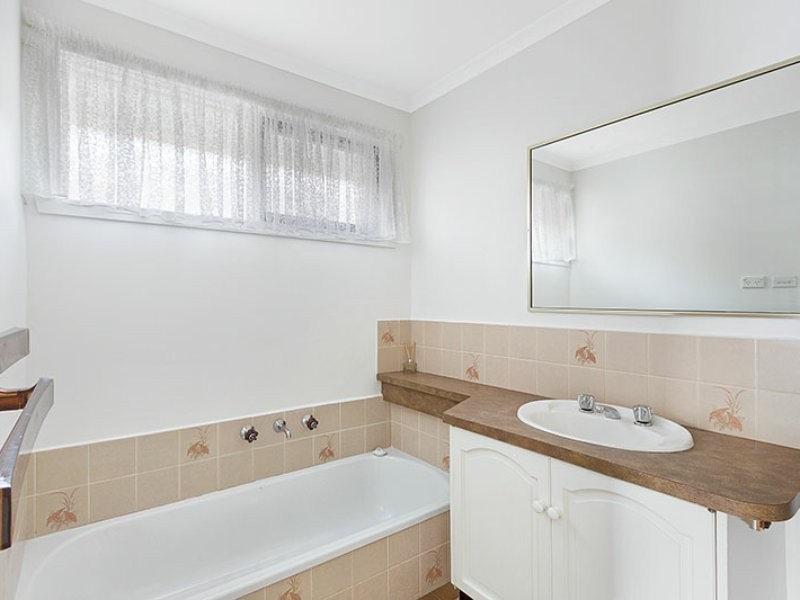 72 Gleneagles Drive, Endeavour Hills VIC 3802