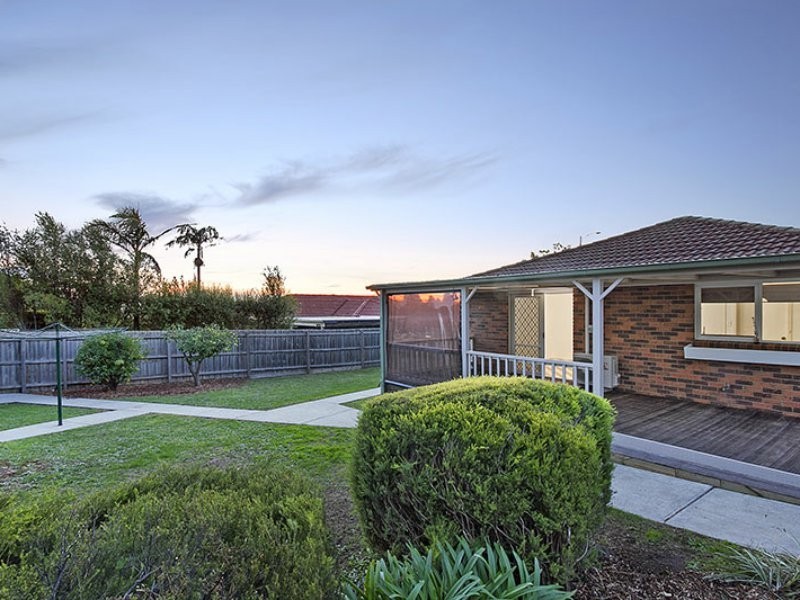 72 Gleneagles Drive, Endeavour Hills VIC 3802