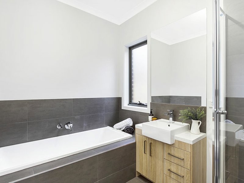 Units 2, 3 & 4/20 Laird Street, Croydon VIC 3136