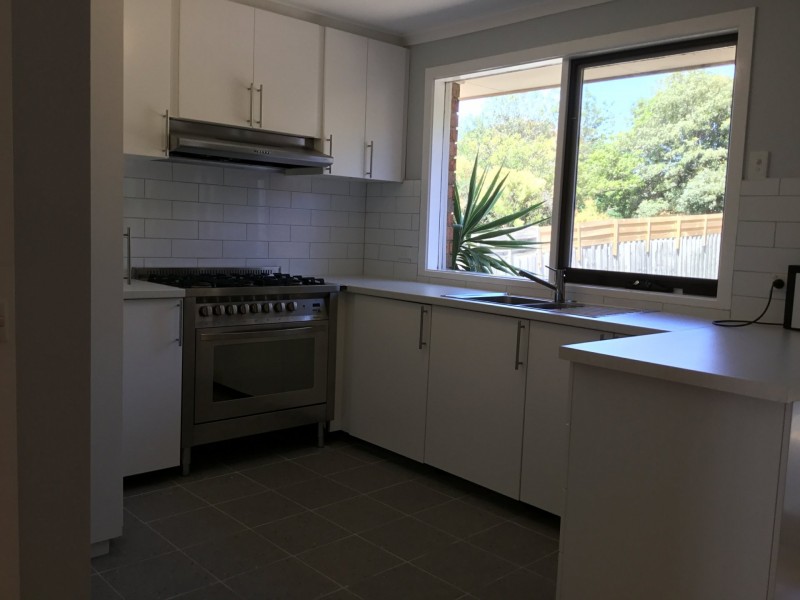 15 Singleton Drive, Endeavour Hills VIC 3802