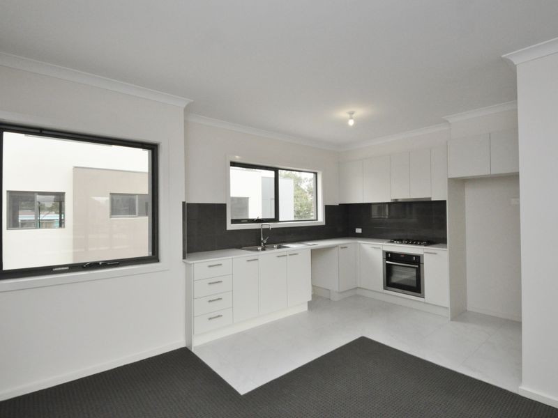 22 Lithgow Way, Mooroolbark VIC 3138