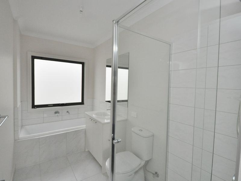 22 Lithgow Way, Mooroolbark VIC 3138