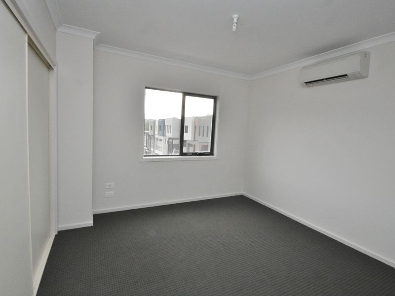 22 Lithgow Way, Mooroolbark VIC 3138