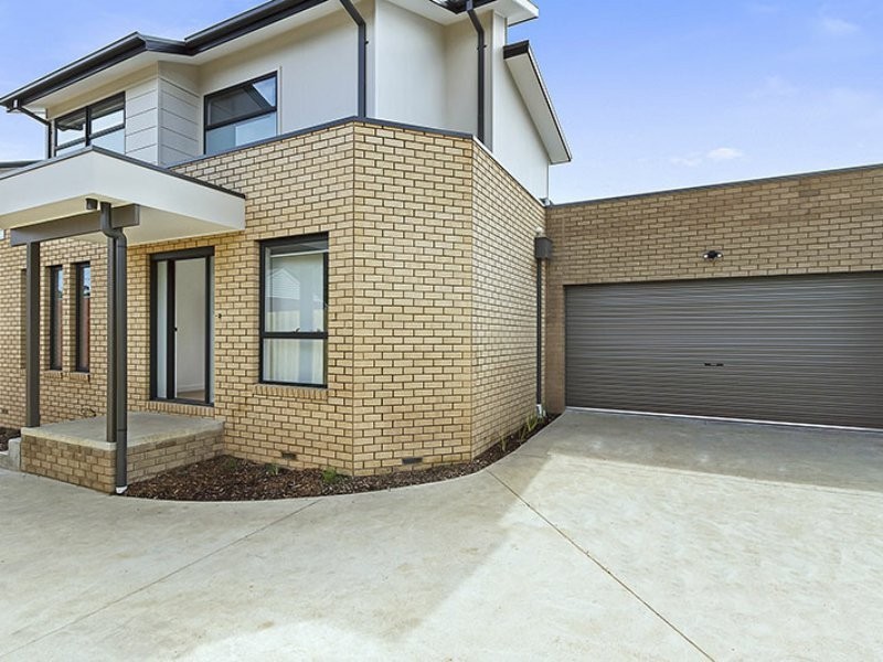 2/27 Stradebroke Road, Boronia VIC 3155
