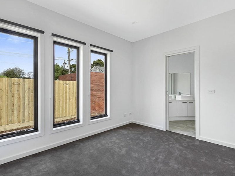 2/27 Stradebroke Road, Boronia VIC 3155