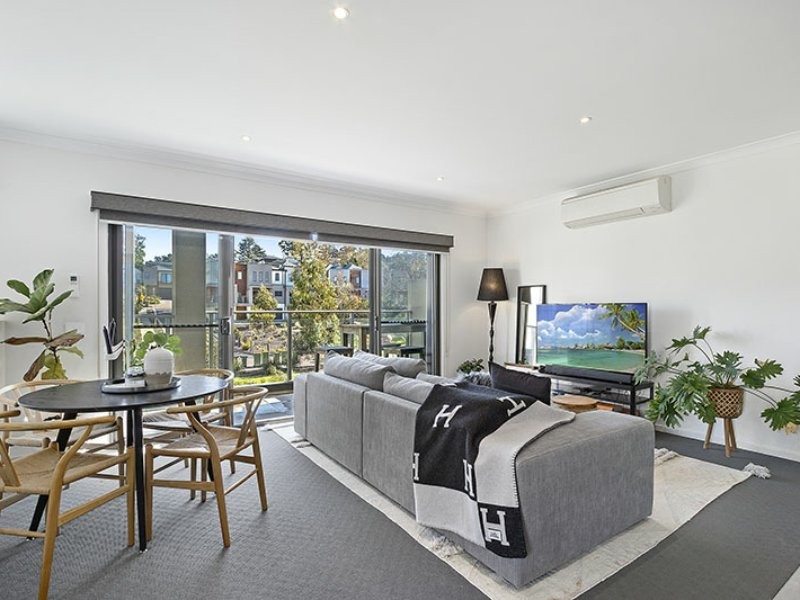 16 Lithgow Way, Mooroolbark VIC 3138