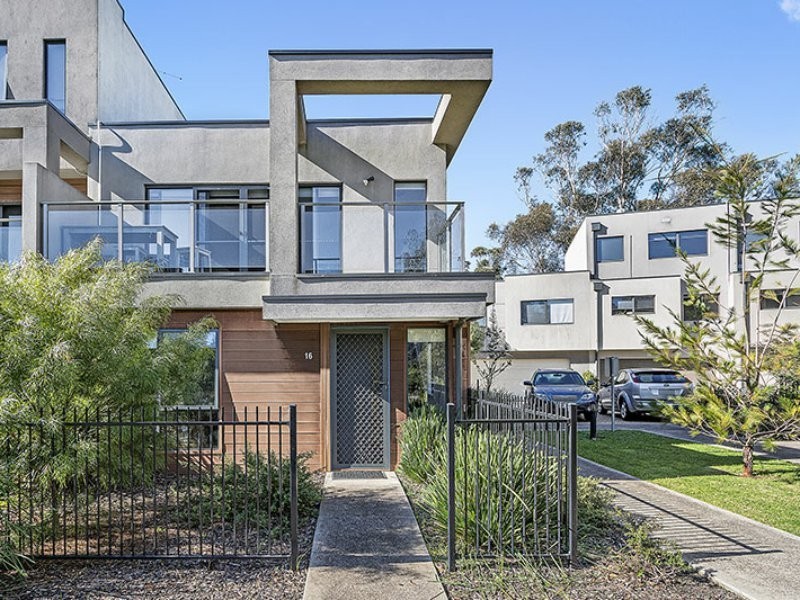 16 Lithgow Way, Mooroolbark VIC 3138
