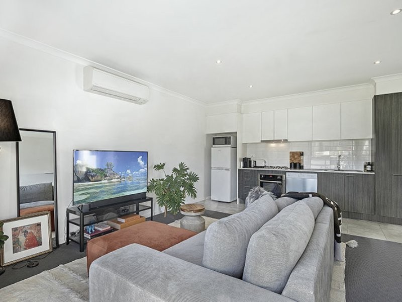 16 Lithgow Way, Mooroolbark VIC 3138