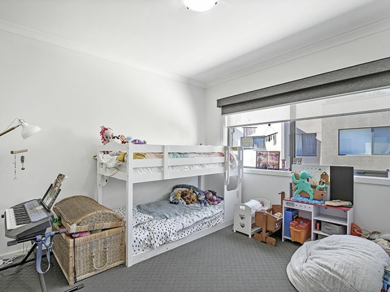 16 Lithgow Way, Mooroolbark VIC 3138