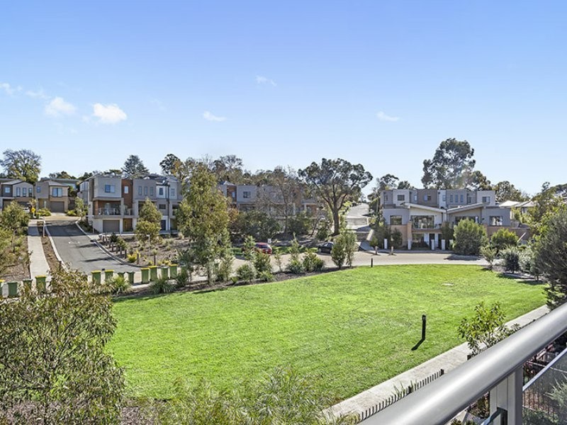 16 Lithgow Way, Mooroolbark VIC 3138