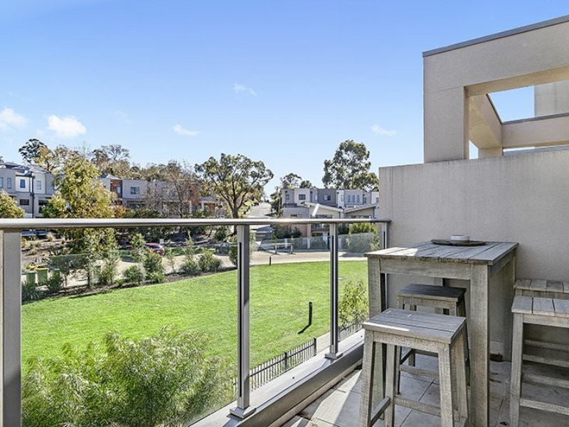 16 Lithgow Way, Mooroolbark VIC 3138