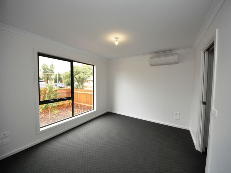 1 Lithgow Way (1-5 Central Ave), Mooroolbark VIC 3138