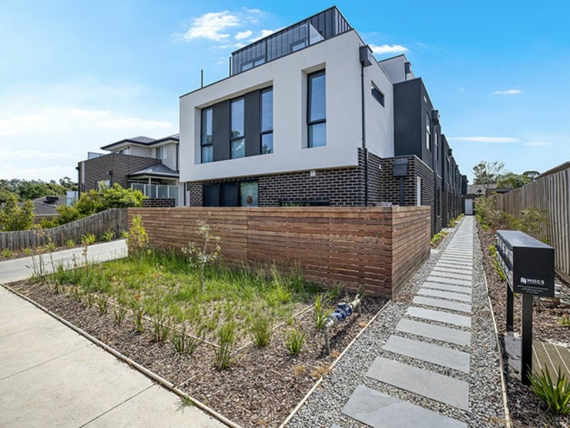 2/15 Landale Avenue, Croydon VIC 3136