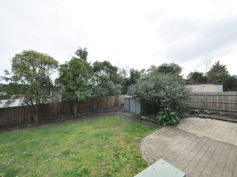 19 Narrmaen Drive, Croydon Hills VIC 3136
