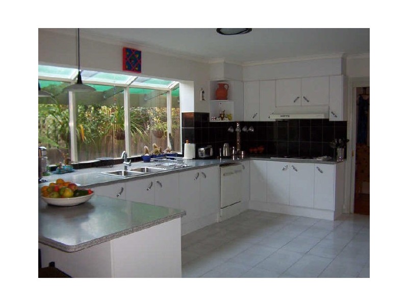 100 Wakley Crescent, Wantirna South VIC 3152