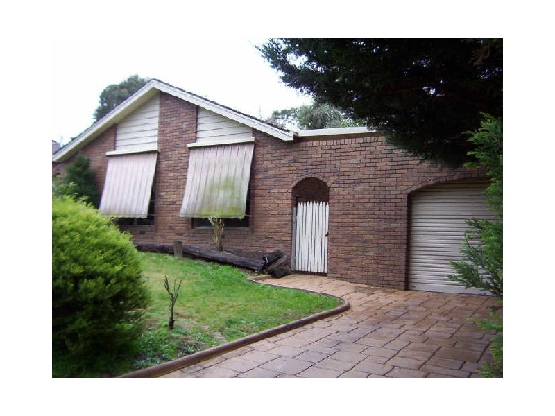 11 Quest Court, Mooroolbark VIC 3138
