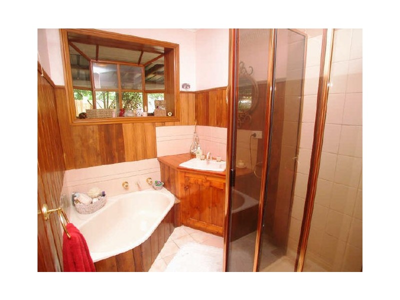 64 Dryden Concourse, Mooroolbark VIC 3138