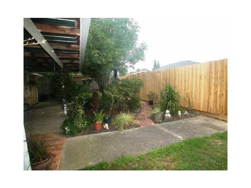 64 Dryden Concourse, Mooroolbark VIC 3138