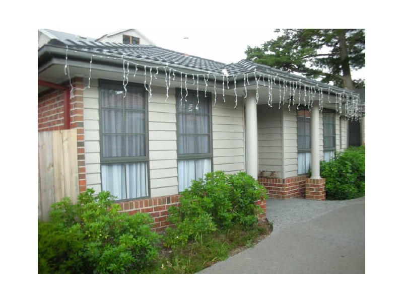 2/2 Springfield Road, Croydon VIC 3136