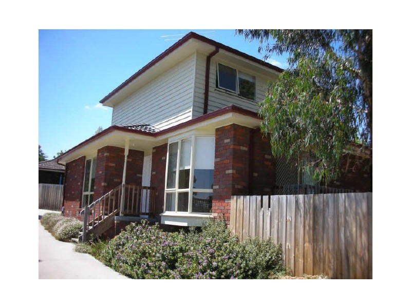 2/11 Newman Road, Croydon VIC 3136