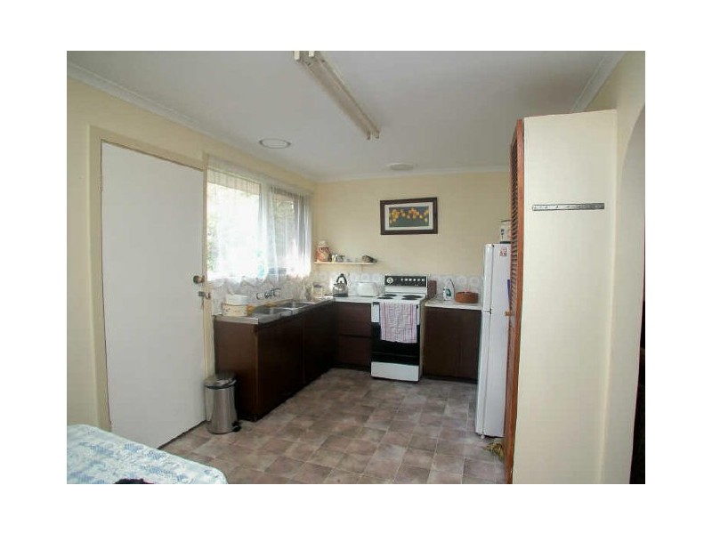 2/16-18 Landale Ave, Croydon VIC 3136