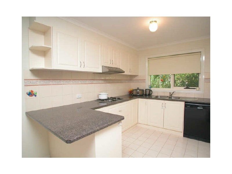 1/17 Ruskin Ave, Croydon VIC 3136