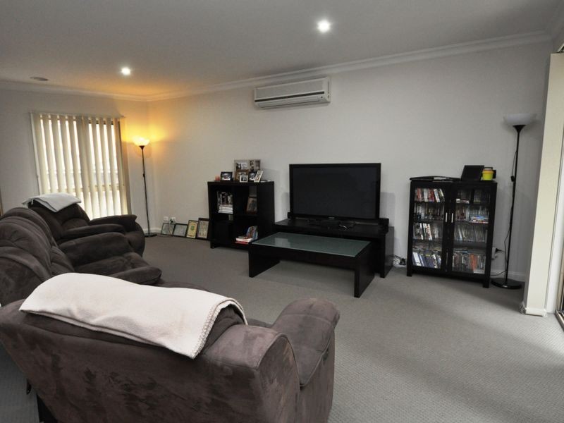 4/4-6 Cambridge Road, Mooroolbark VIC 3138