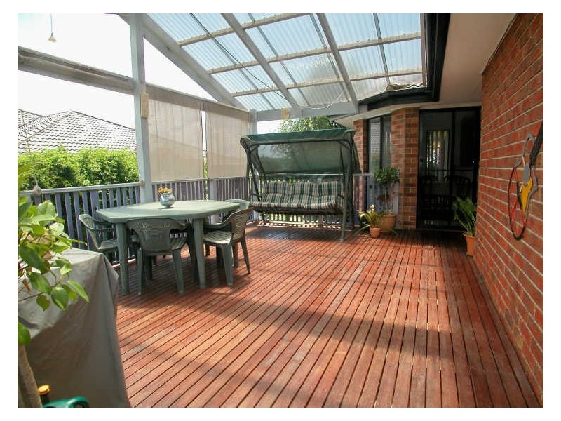 18 Larbert Road, Mooroolbark VIC 3138