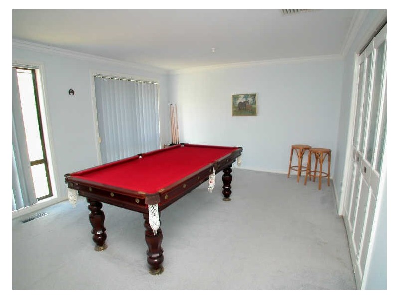 18 Larbert Road, Mooroolbark VIC 3138