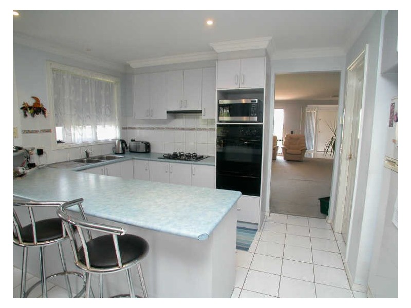 18 Larbert Road, Mooroolbark VIC 3138