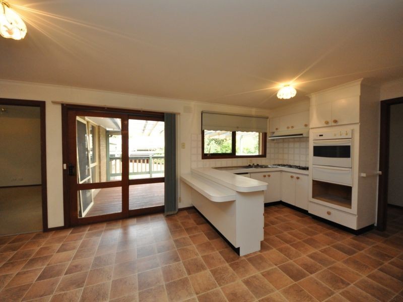 19 Narrmaen Drive, Croydon Hills VIC 3136