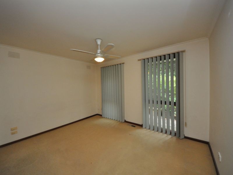 19 Narrmaen Drive, Croydon Hills VIC 3136