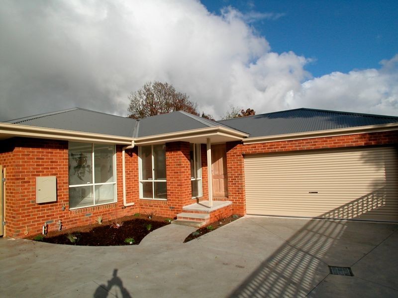 2/15 Krowera Street, Mooroolbark VIC 3138