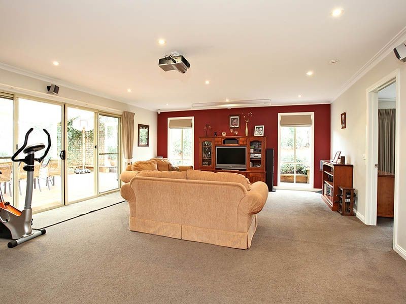 8 Tamworth Road, Kilsyth VIC 3137