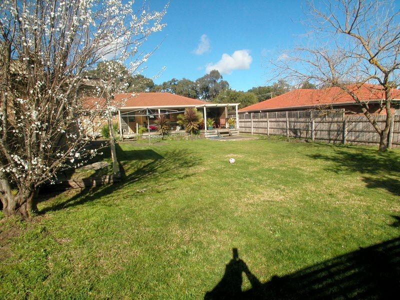 10 Larissa Court, Croydon VIC 3136