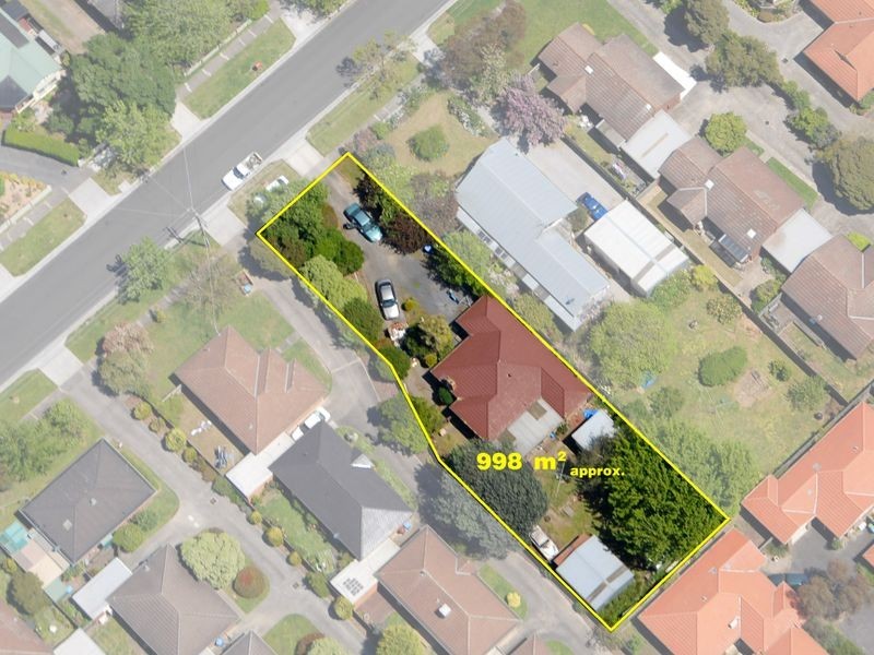 11 Leigh Road, Croydon VIC 3136
